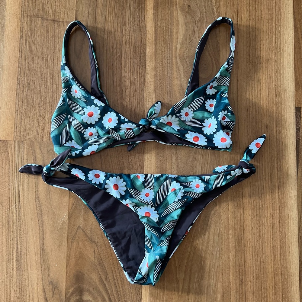 Mara Hoffman Daisy bikini size Small top and Medium Bottom